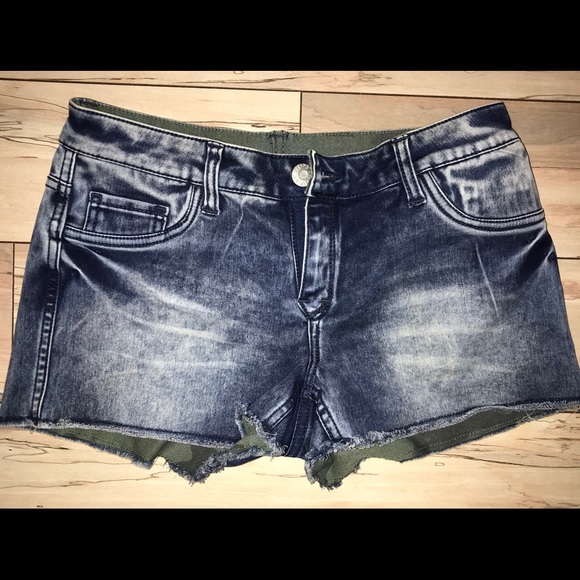 Reversible Denim/Camo Shorts size 6 - Picture 1 of 7